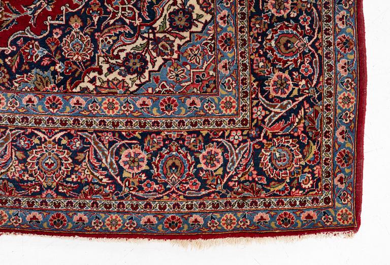 A semi-antique carpet, Kashan, c. 310 x 215 cm.