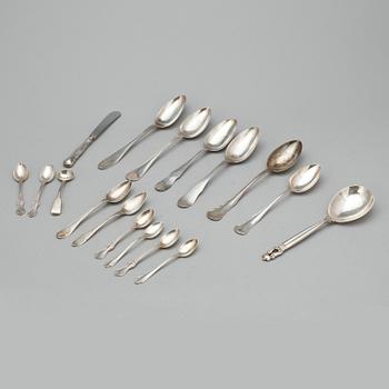PARTI SILVER, 42 delar,  bl.a. C.G. Hallberg 1945, tot vikt (exklusive knivar) ca 1300 gram.