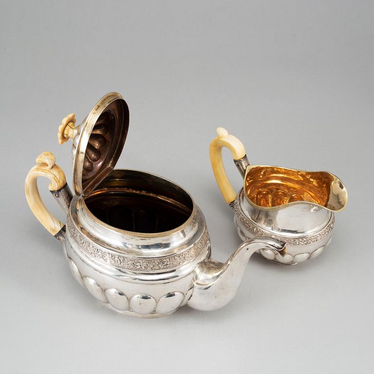 A Russian silver teapot and a parcel gilt silver creamer, Gustav Lindgren and Elias Modig, St Petersburg 1826-27.