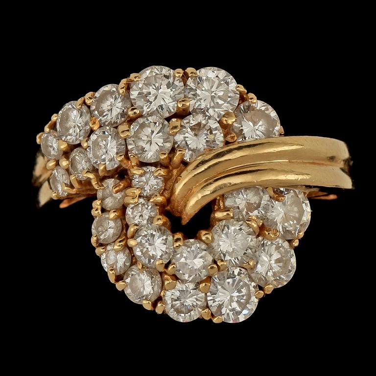 RING, 14k guld med 25 briljantslipade diamanter, 2000-tal. Vikt 7 g.