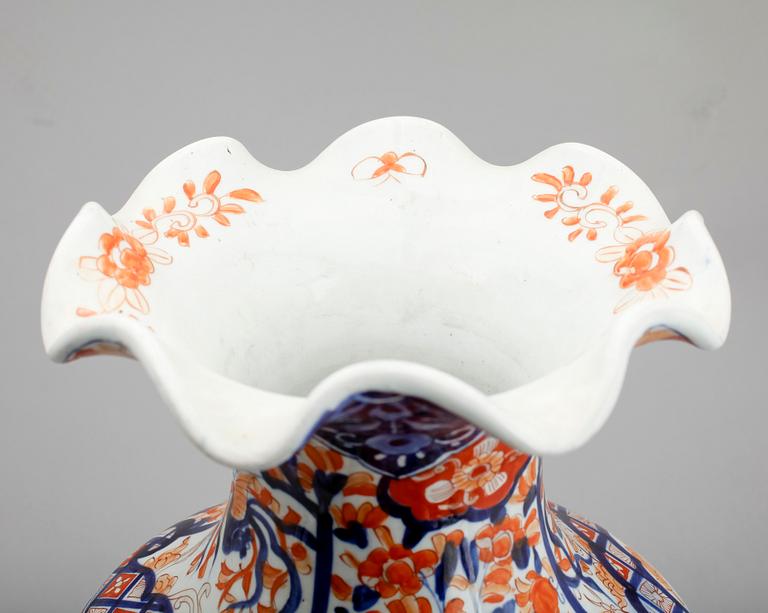 GOLVURNA, porslin, Japan, 1800-/1900-tal.