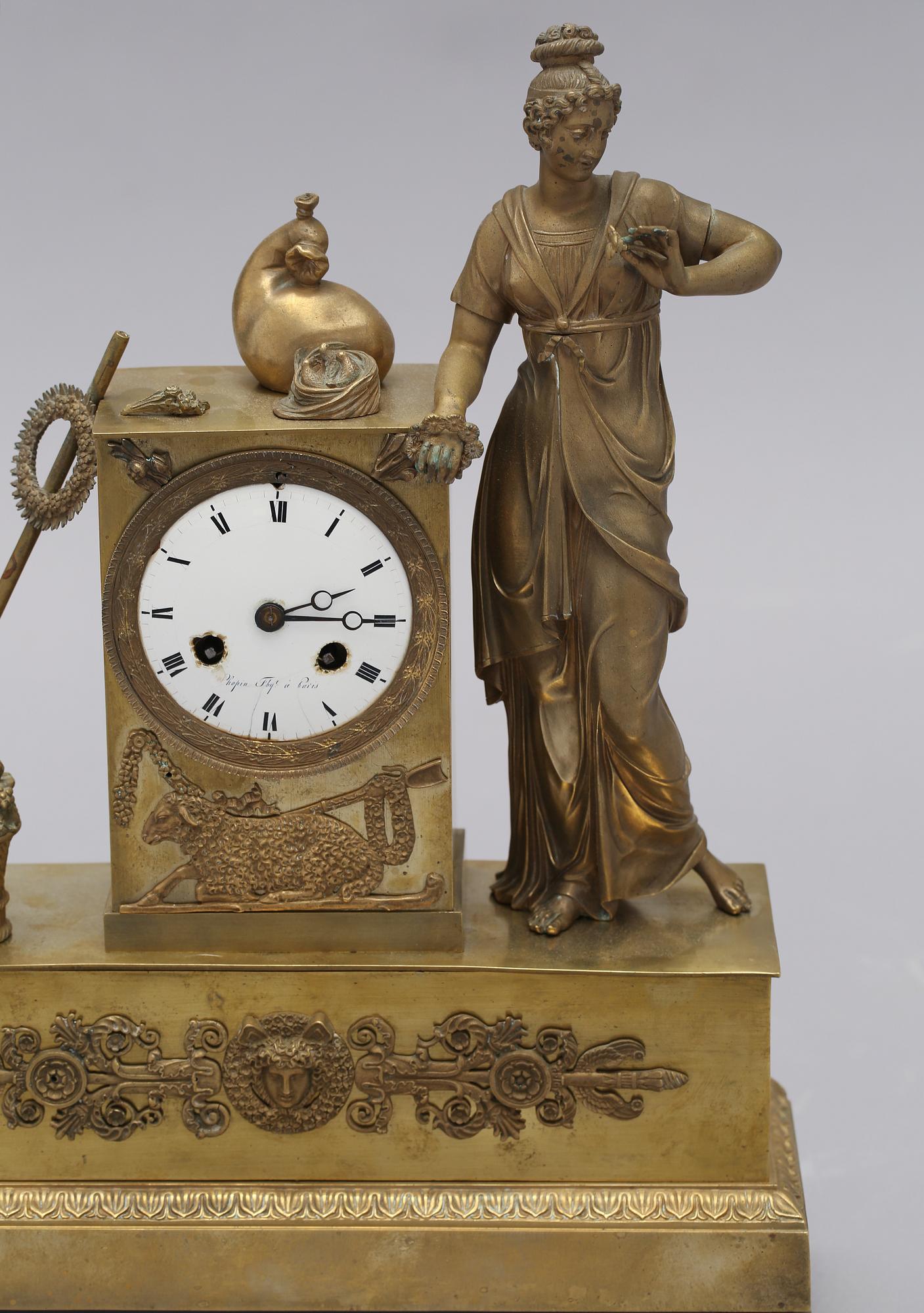 BORDSPENDYL, empire, 1800-talets första hälft.