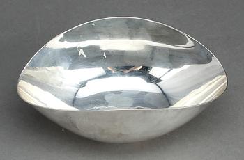 SKÅL, silver, Hélène Gärdfeldt för Hovjuvelerare Carlman AB, Stockholm, 1958. Vikt ca 180,2 g.