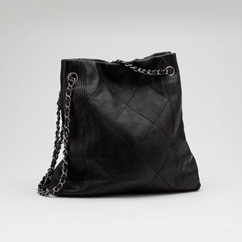 CHANEL, a quilted black leather shoulder bag.