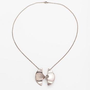 Pekka Piekäinen, Halsband, sterlingsilver. Auran Kultaseppä, Åbo 1975.