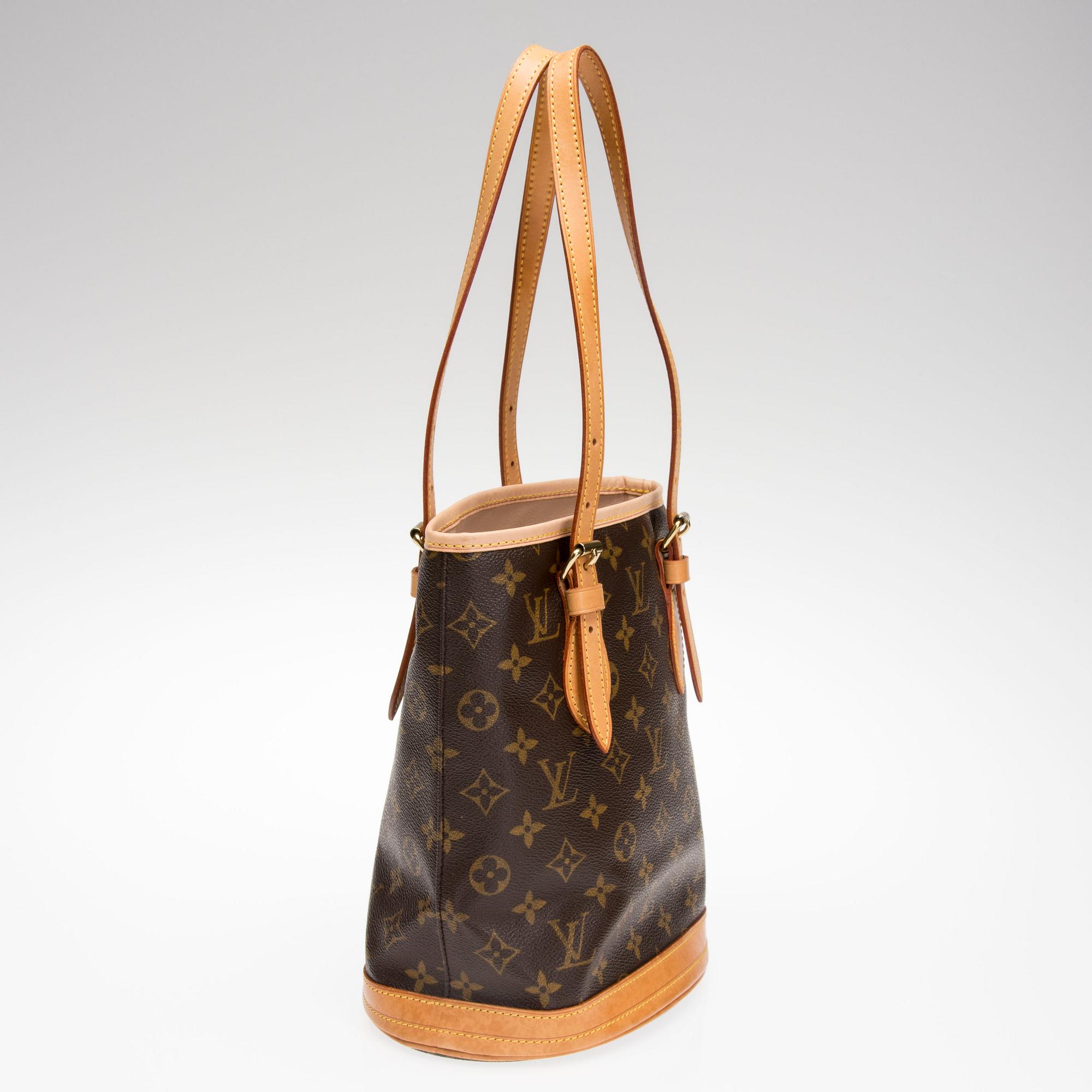 LAUKKU, "Petit Bucket", Louis Vuitton.