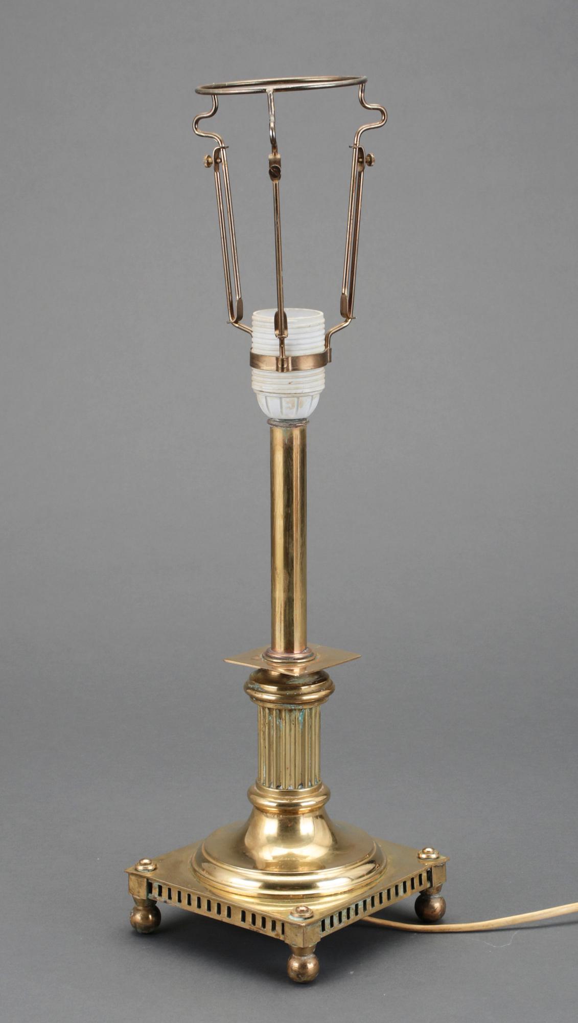 BORDSLAMPA, gustaviansk stil, 1900-talets första kvartal.