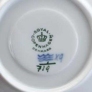 KAFFESERVIS, 33 delar, porslin, Musselmalmet halvblond, Royal Copenhagen.