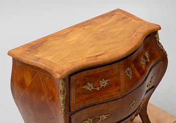 Byrå, rokokostil, omkring år 1900.