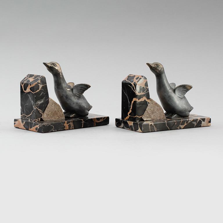 BOKSTÖD, marmor och vitmetall, art déco, 1900-talets första hälft.