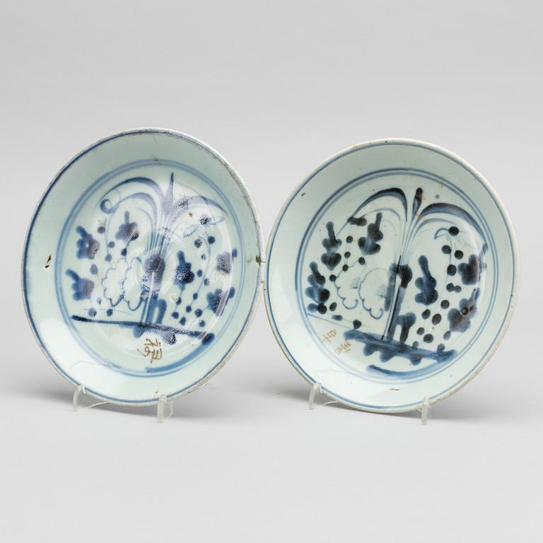 A pair of Chinese porcelain plates 17th century.