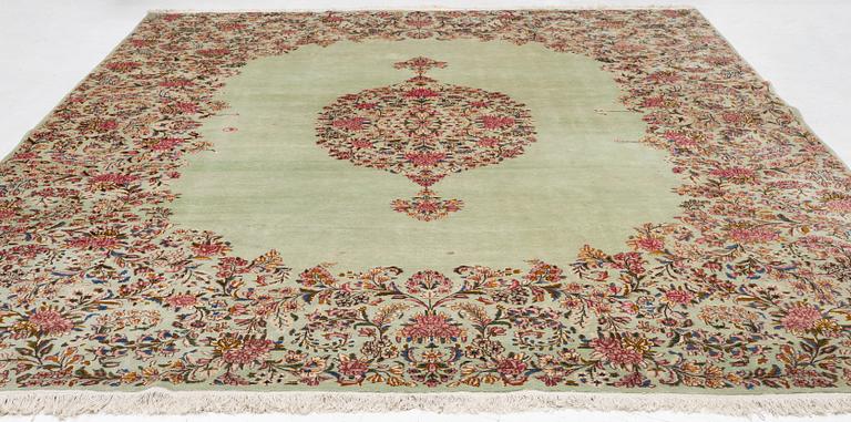 Matta, Kirman, ca 400 x 295 cm.