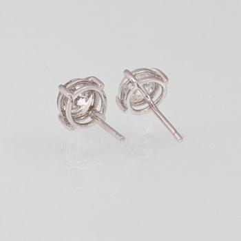 ÖRHÄNGEN, 18K vitguld med briljantslipade diamanter ca 2.02 ct. Vikt.