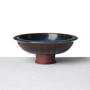 Wilhelm Kåge, urna med lock samt skål på fot, "Farsta", Gustavsbergs studio, bl a 1956.