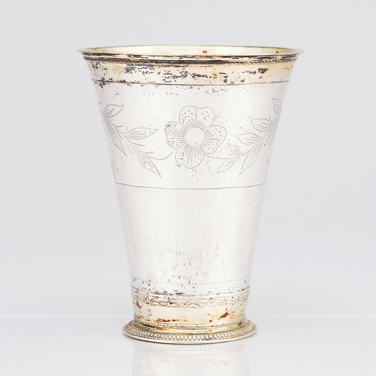 Conrad Gadd (sannolikt), bägare, delvis förgyllt silver, Kristianstad 1749. Rokoko.