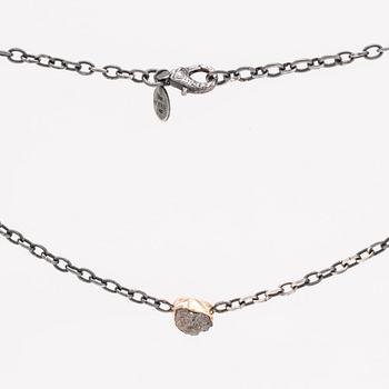 By Birdie necklace oxidized silver 1un-cut diamond crystal approx 3 ct, length approx 48 cm.