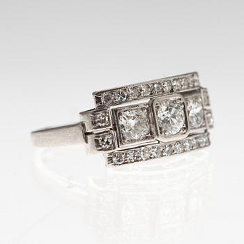 RING, 18K guld. Antik- och 8/8 slipade diamanter ca 1.10 ct. Carlman Stockholm 1938.