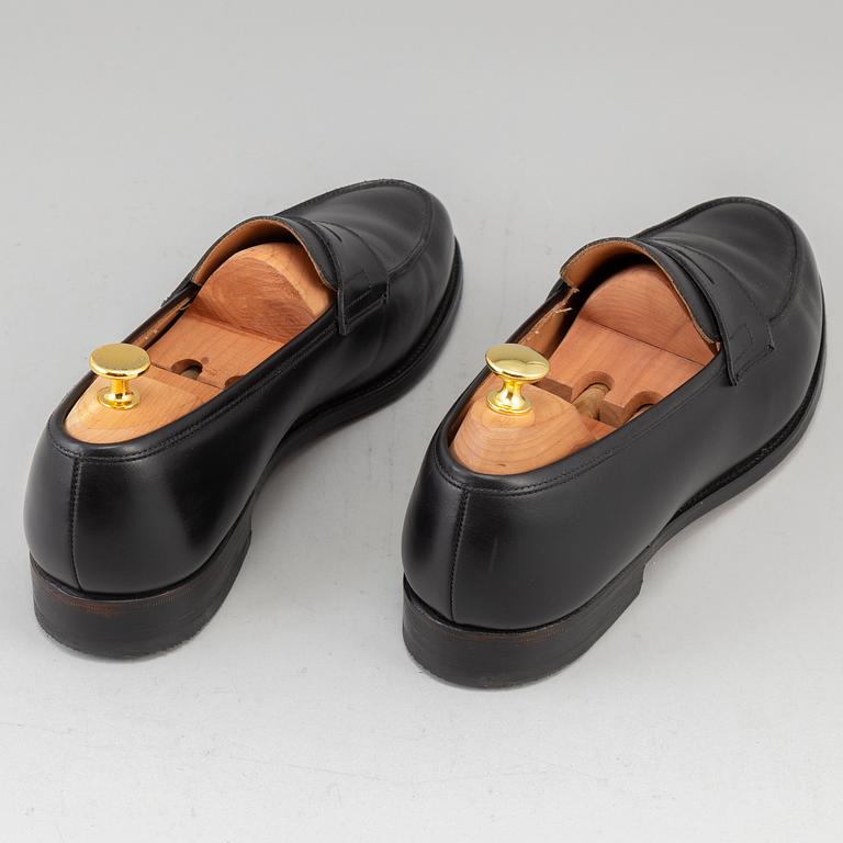 CROCKET & JONES, a pair of black calf leather shoes, size 45 (10,5).