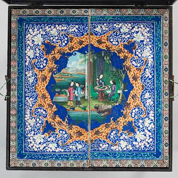 A lacquered table/box with liner, Qing dynasty, 19th Century.