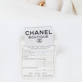 CHANEL, a white linen dress, french size 38.