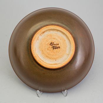 An Erich and Ingrid Triller stoneware bowl, Tobo, Sweden.