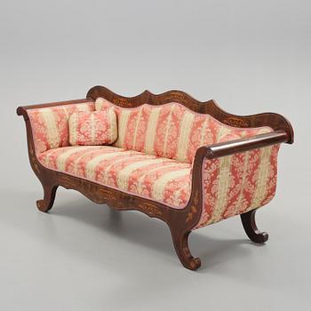 SOFFA med SOFFBORD, Karl Johanstil, omkring 1900.