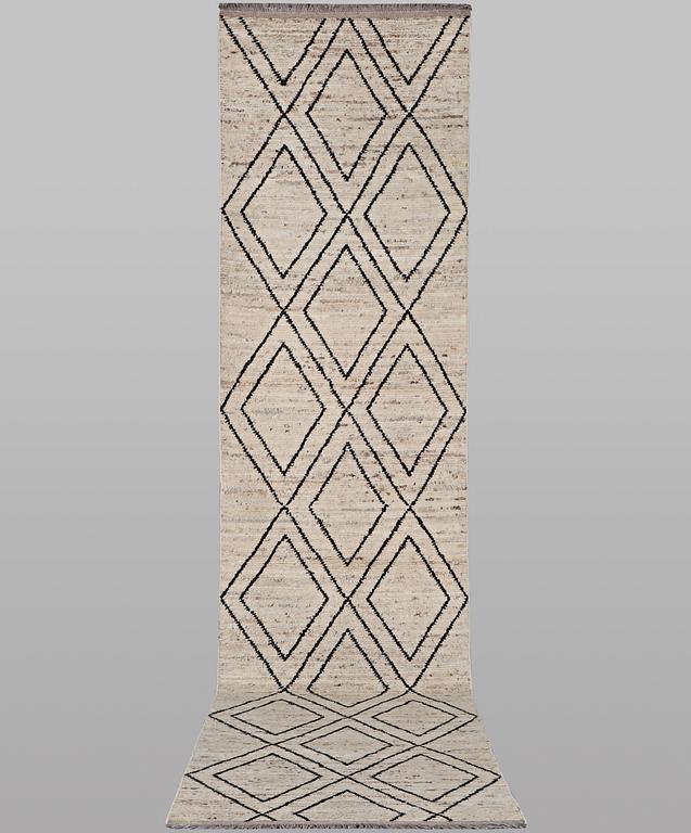 A runner carpet, Morocco, Berber, ca 475 x 100 cm.