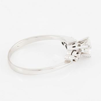 Ring, 18K white gold set with brilliant-cut diamonds.