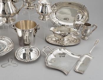 A French 20th century silver 950/1000 service, marked EC, Paris.