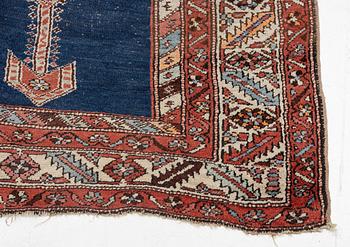 An antique runner carpet, Karadja, c. 475 x 114-130 cm.