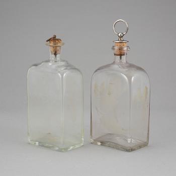 BRÄNNVINSFLASKOR, 2 st, glas, 18/1900-tal.