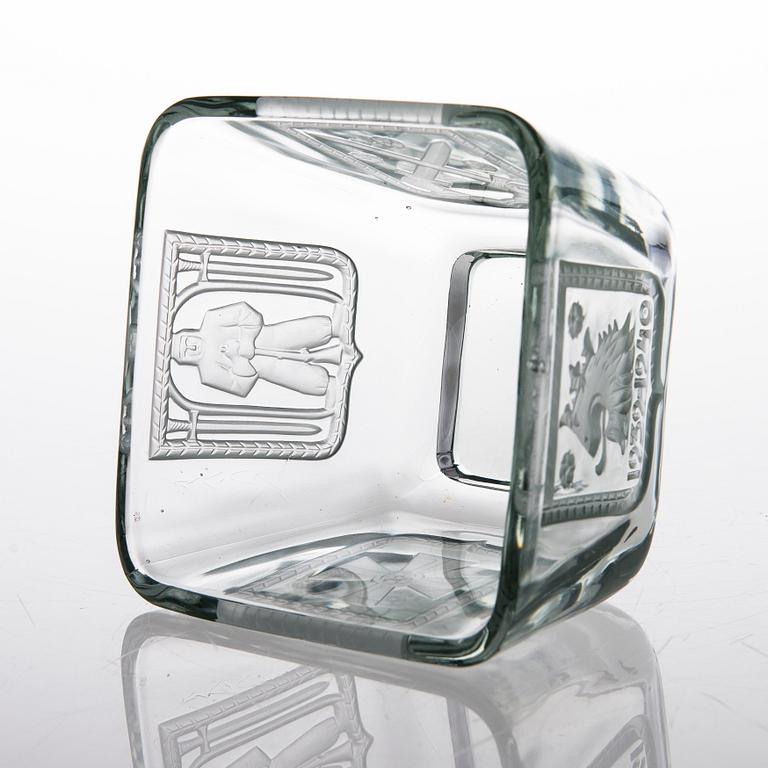 A glass bowl, 'Mottimalja' 1939-1940 Riihimäki Lasi Oy.