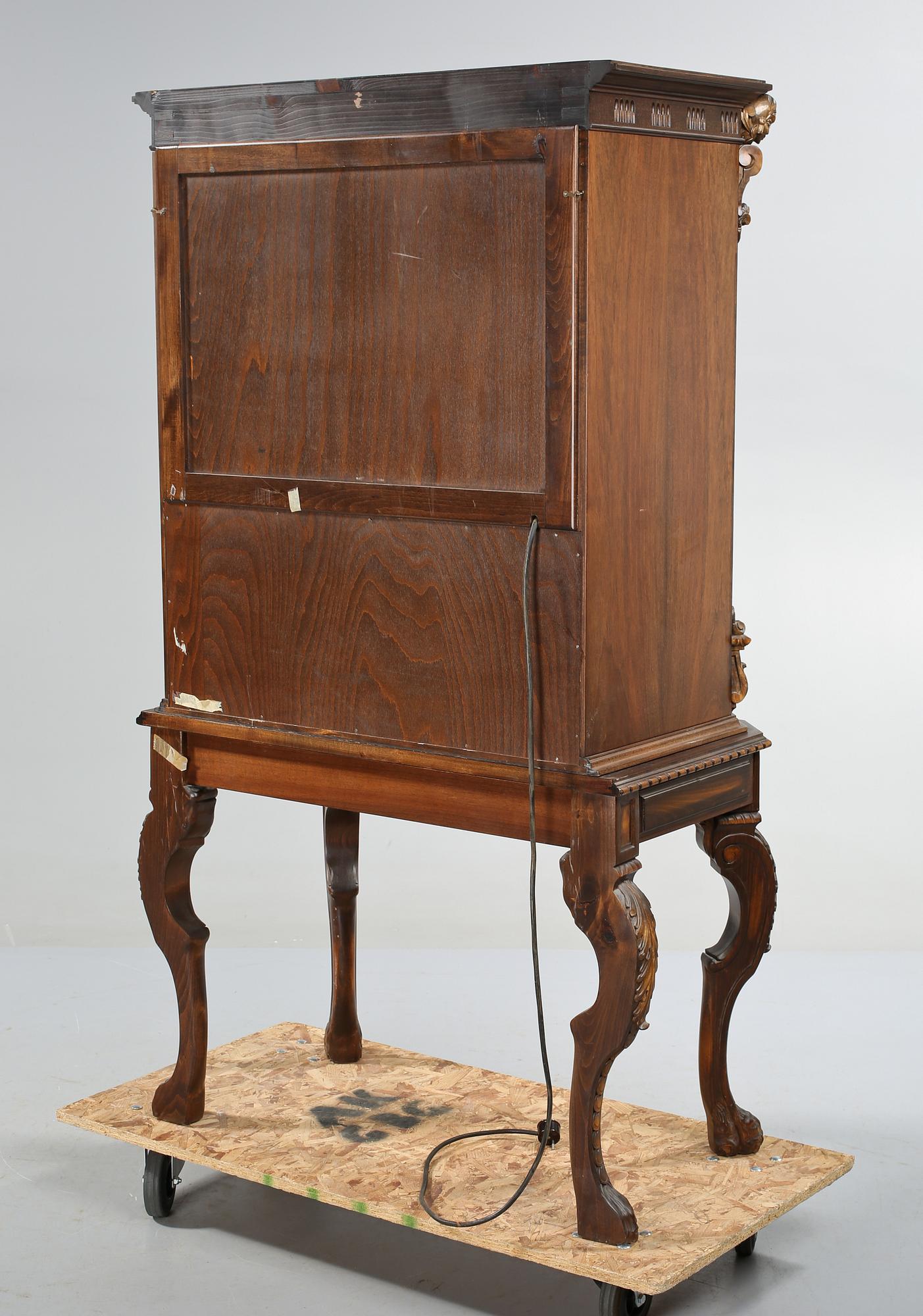 BARSKÅP, barockstil, 1900-talets andra hälft.