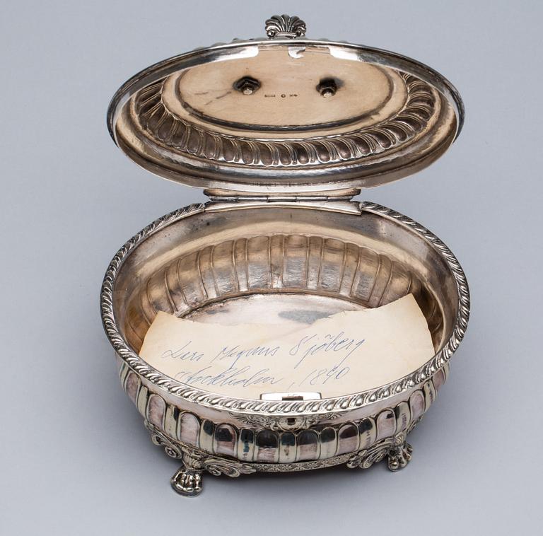 SKOCKERSKRIN, silver, Lars Magnus Sjöberg, Stockholm,1840. Vikt ca 462 g.