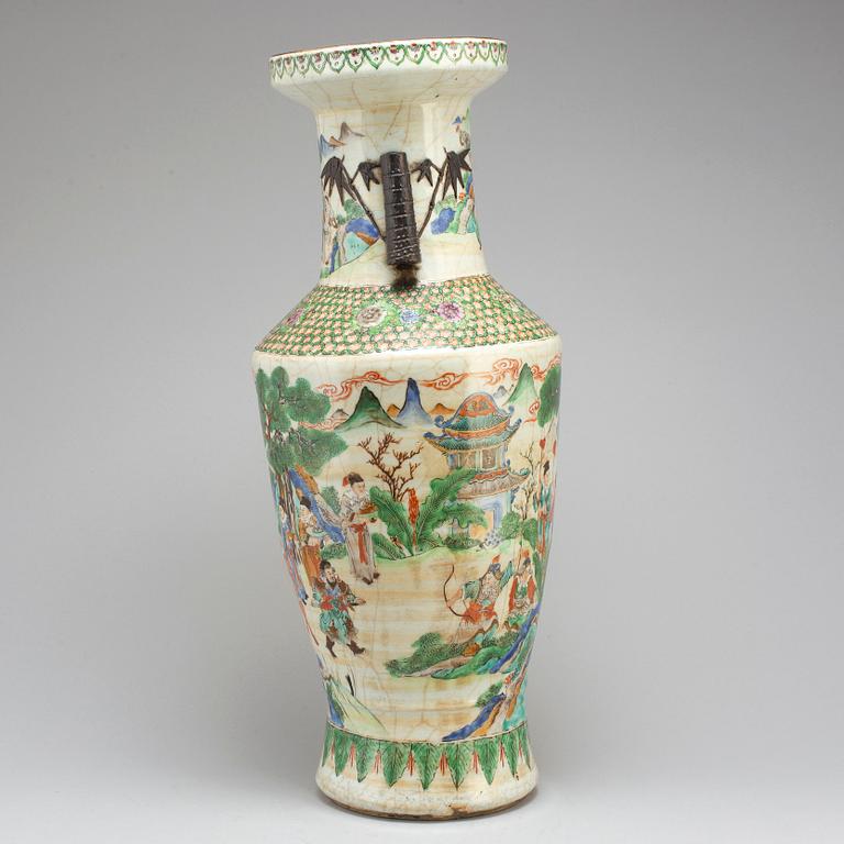 A large Chinese ge porcelain vase, 20th century.