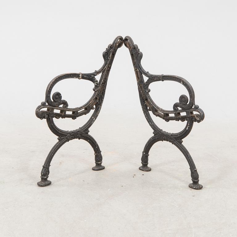 Soffgavlar ett par Skoglund & Olsson Gäfle 1900-talets första hälft gjutjärn.