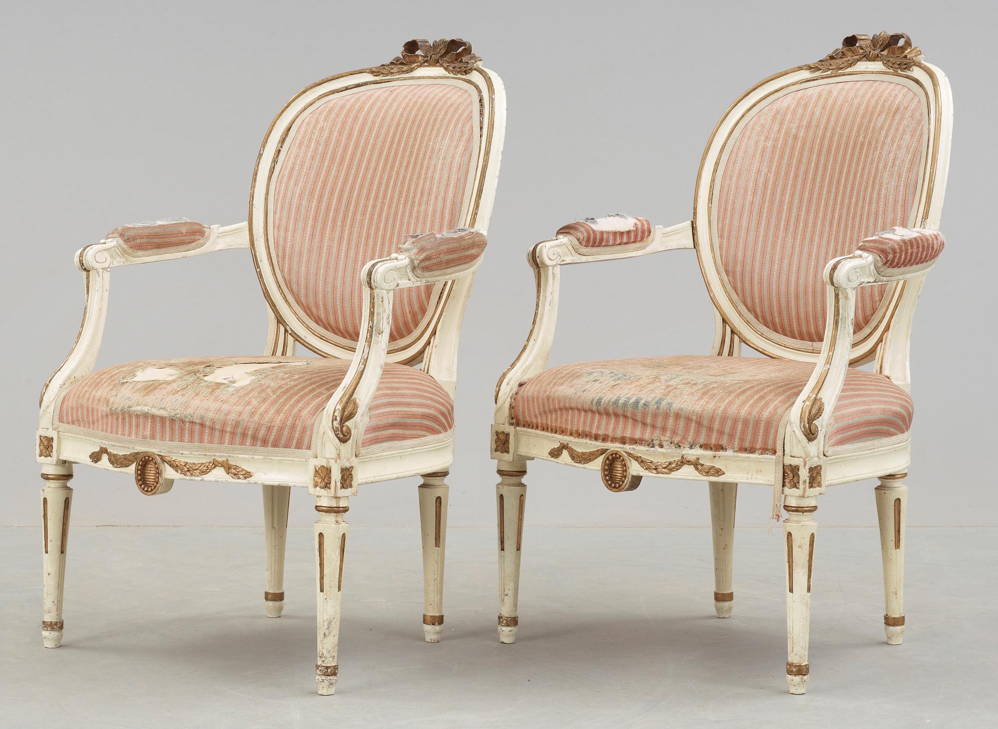 KARMSTOLAR, ett par, gustaviansk stil, 1900-talets första hälft.