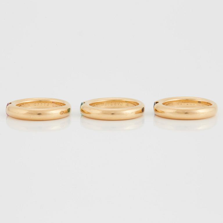 Cartier tre ringar "Ellipse" 18K guld med fasettslipad safir, smaragd och rubin.