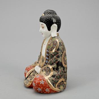 BUDDHA, porslin, Japan, 1900-talets första hälft.