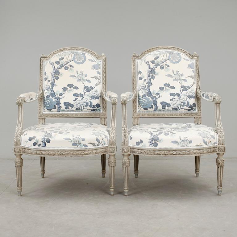 KARMSTOLAR, ett par, Louis XVI-stil, sent 1800-tal.