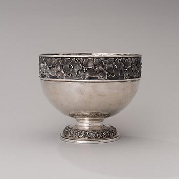 Late Victorian Silver Bowl, marks of Walker & Hall, Sheffield 1897.