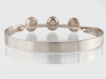 ARMRING, silver med fasettslipad rökkvarts, Turku, Finland, 1962. Vikt 13,9 gram.