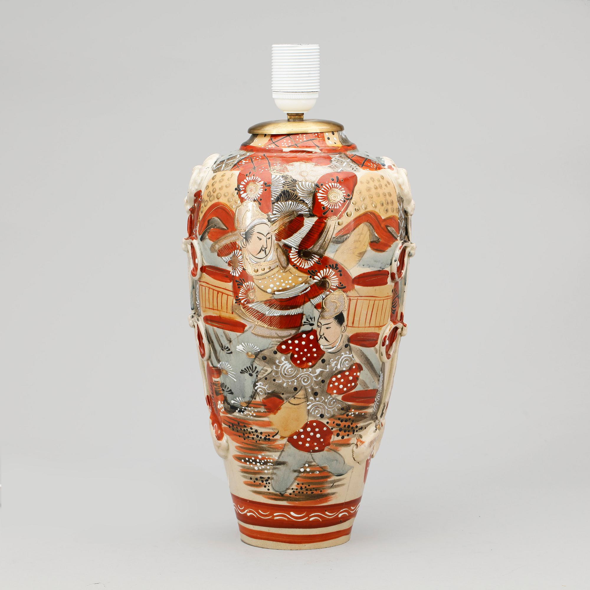 VAS / BORDSLAMPA, porslin, Satsuma, Japan, troligen 1900-tal.