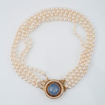 A 4-strand cultured pearl necklace with two changable clasps. Diameter on pearls circa 6-6.5 mm.