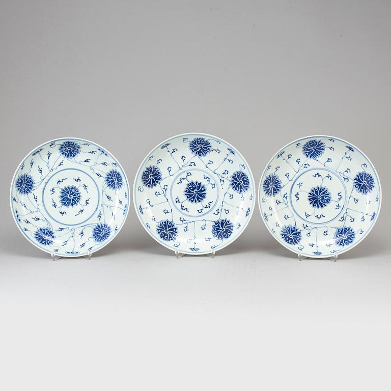 Three blue and white dishes, Qing dynasty, late 19th century.