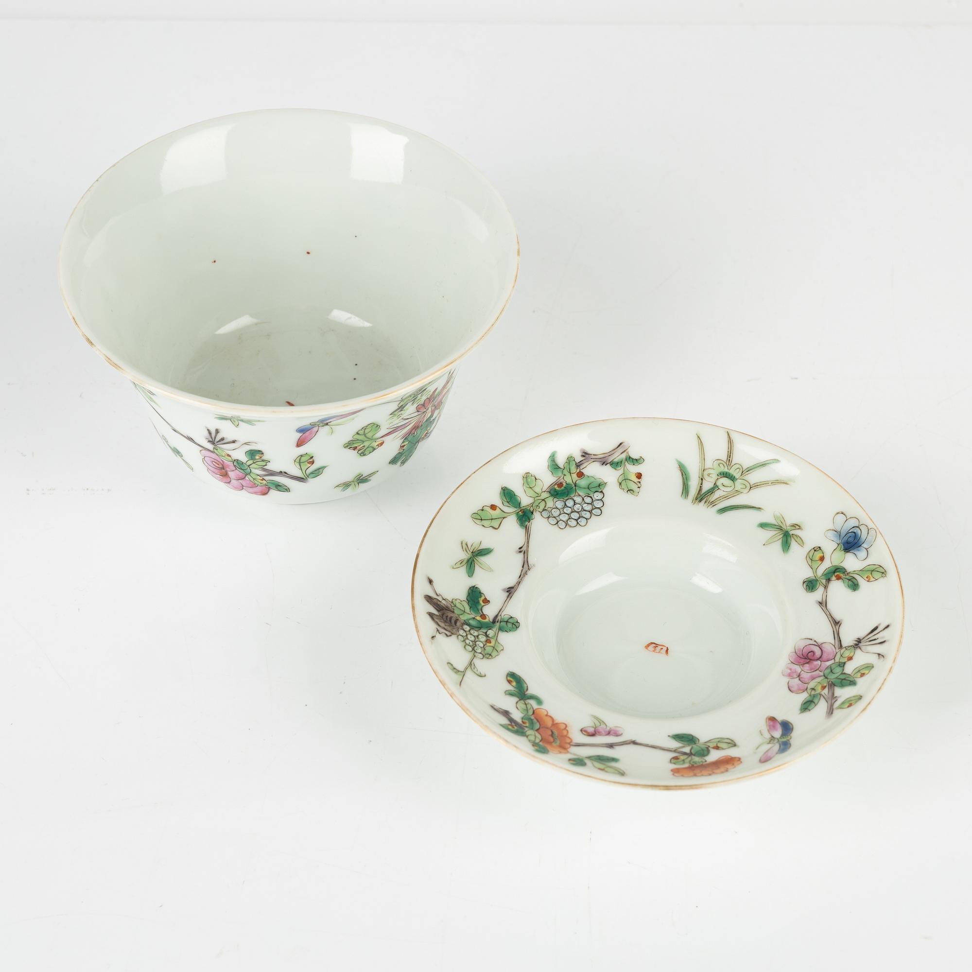 A porcelain cup with stand, late Qing dynasty, with Jiaqing mark.