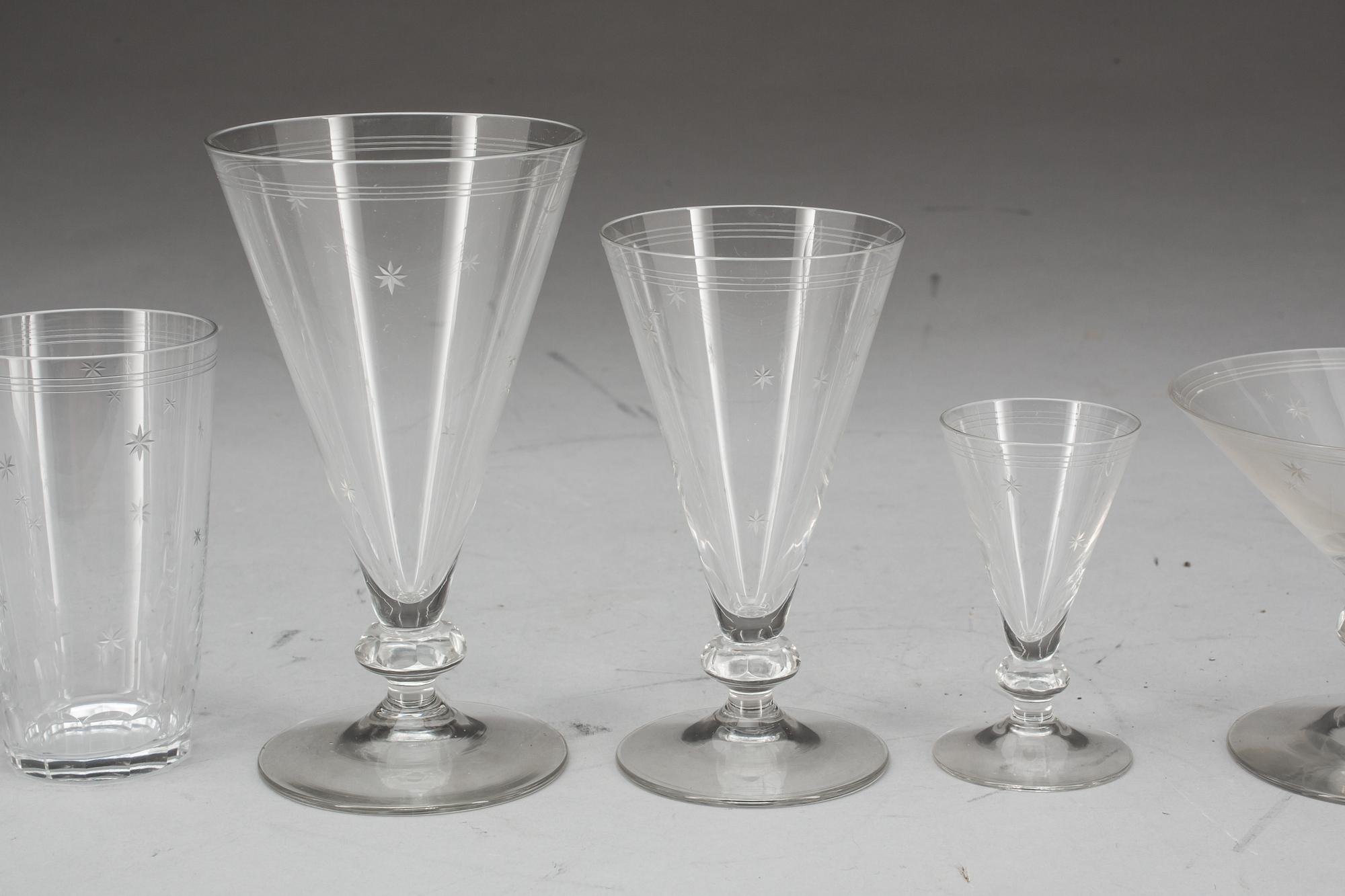 GLASSERVIS, ca 90 delar. 1900-tal.