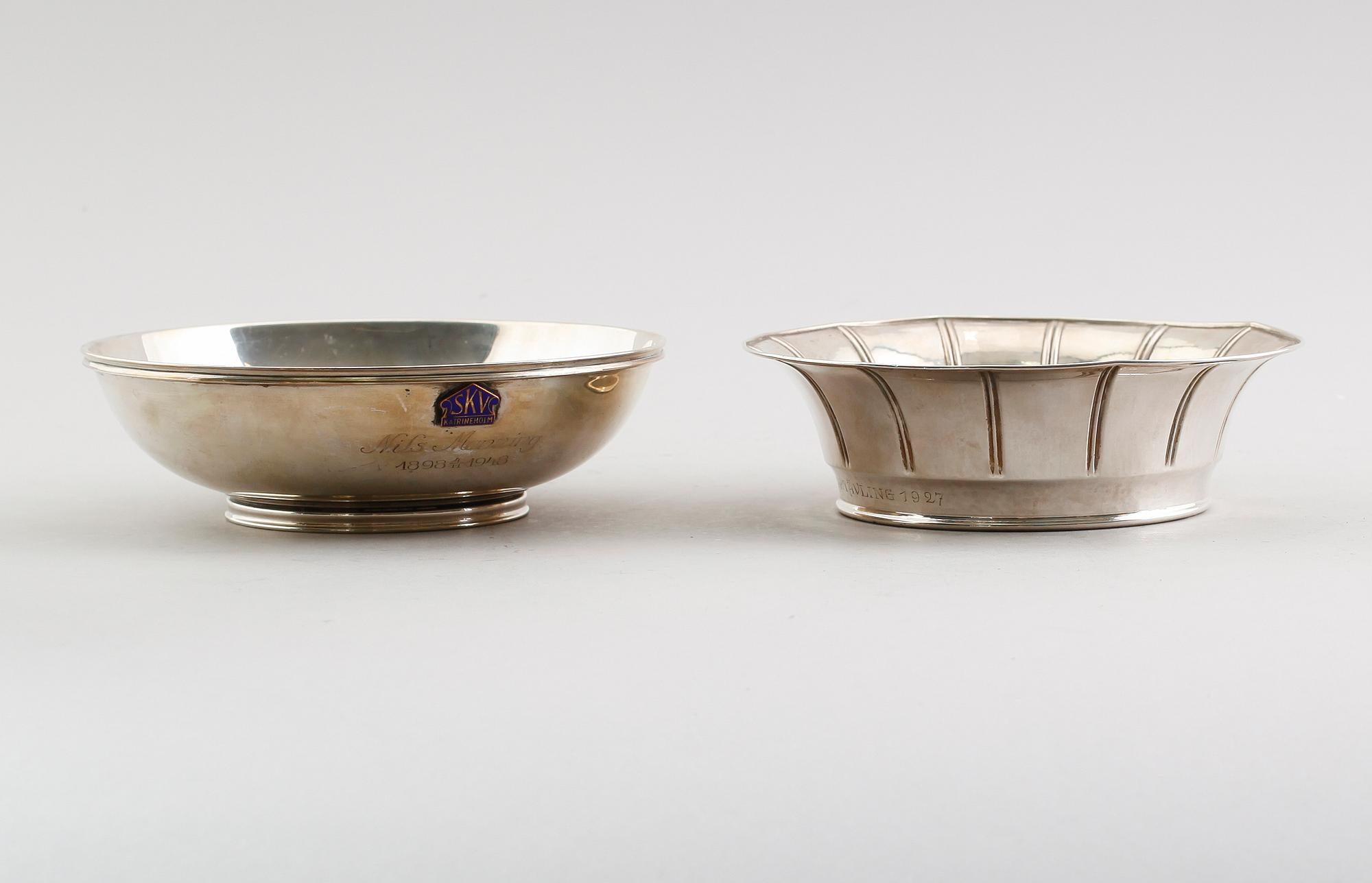 SKÅLAR, 2 st, silver, bl a CG Hallberg, Stockholm 1939. Vikt ca 420 gram.