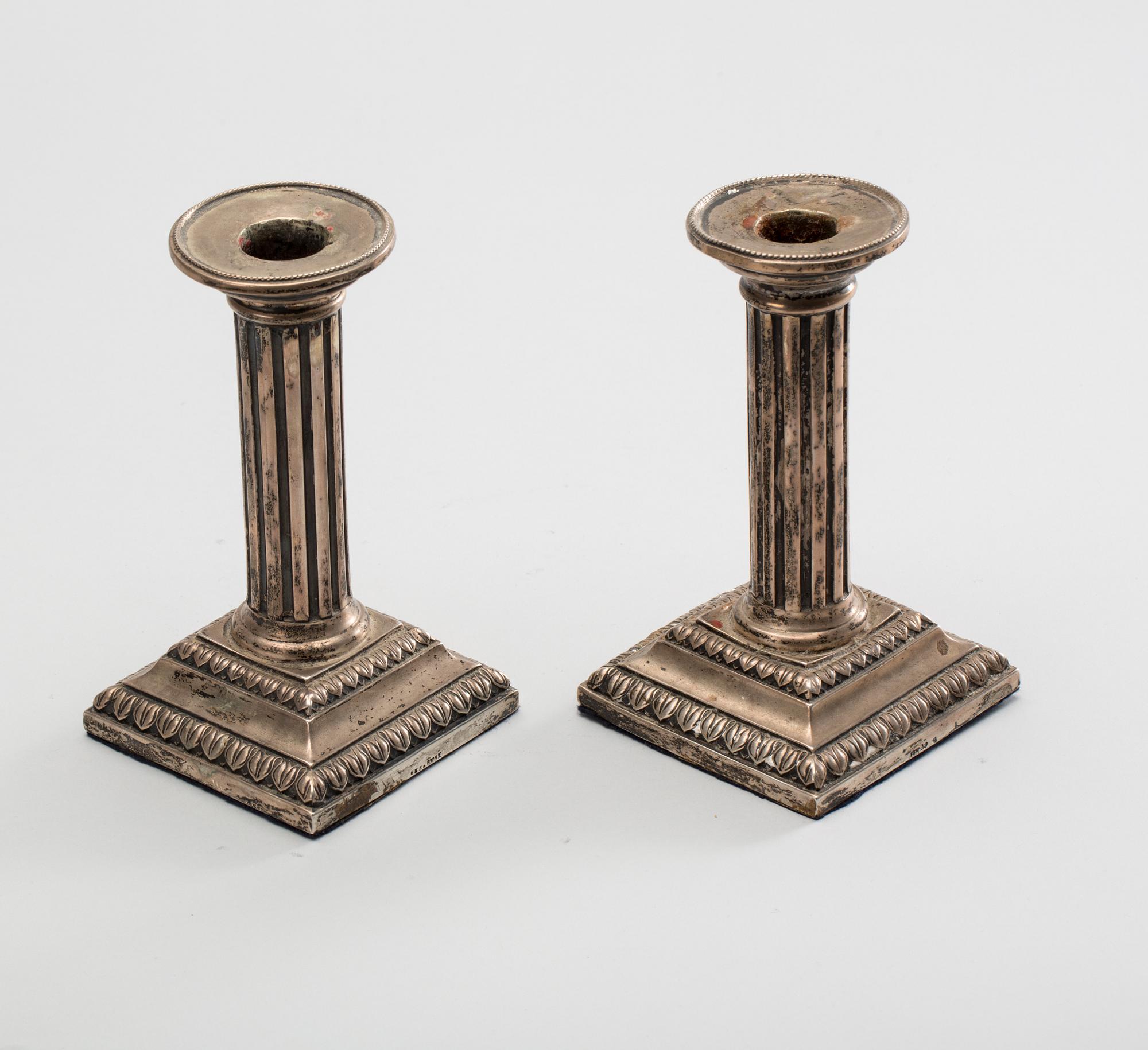 LJUSSTAKAR, ett par, silver, Malmö. 1917. Fylld fot.