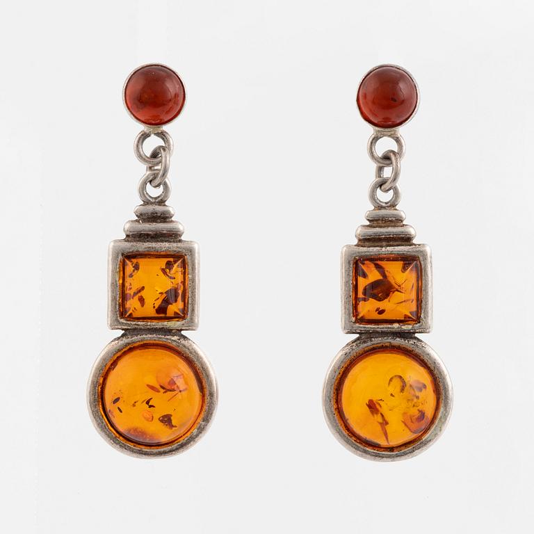 Silver and amber bracelet and earrings.